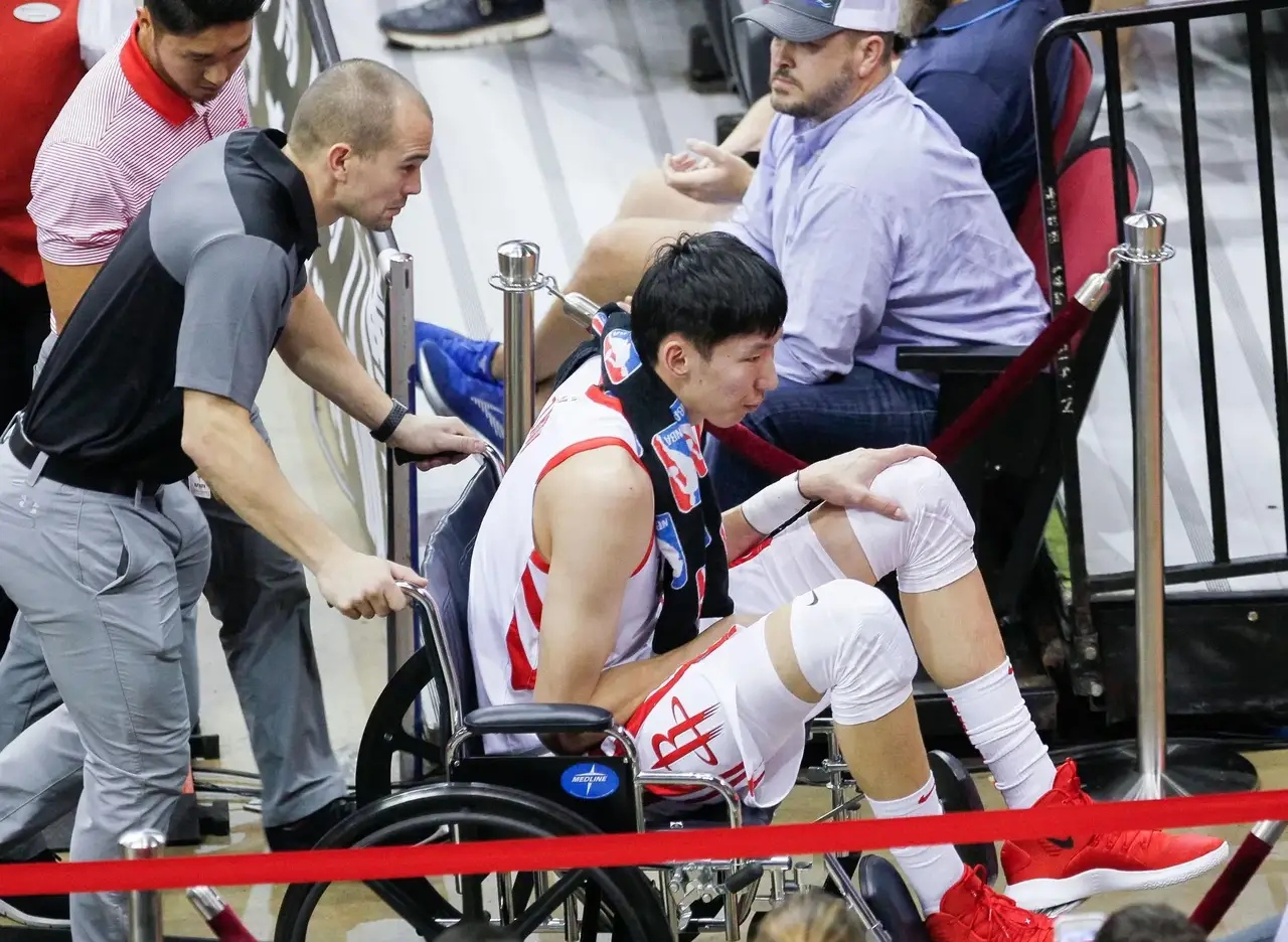 球队发布国家队球员伤病恢复进展消息