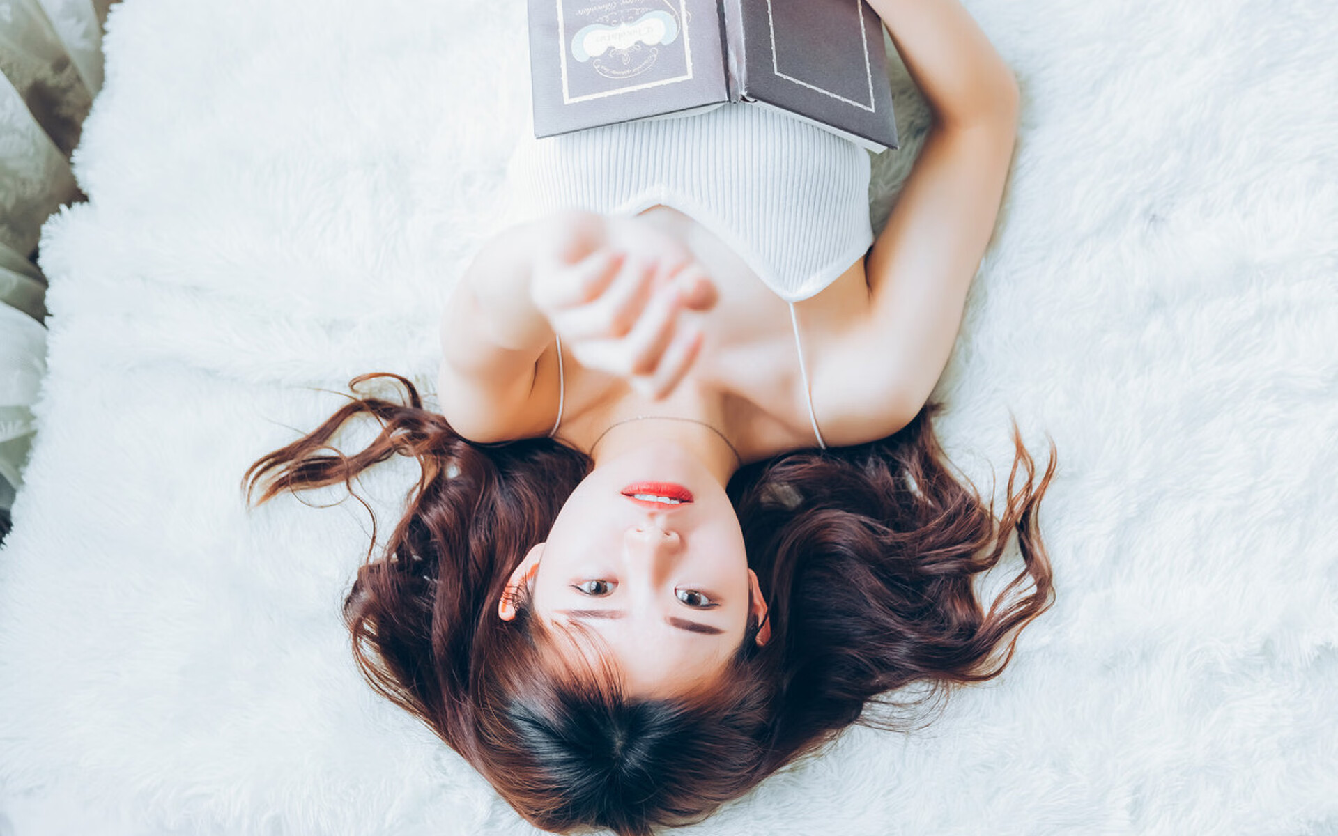 跨洋巅峰对决,欧文爆发38分,尼克斯压哨惊魂击败山西队